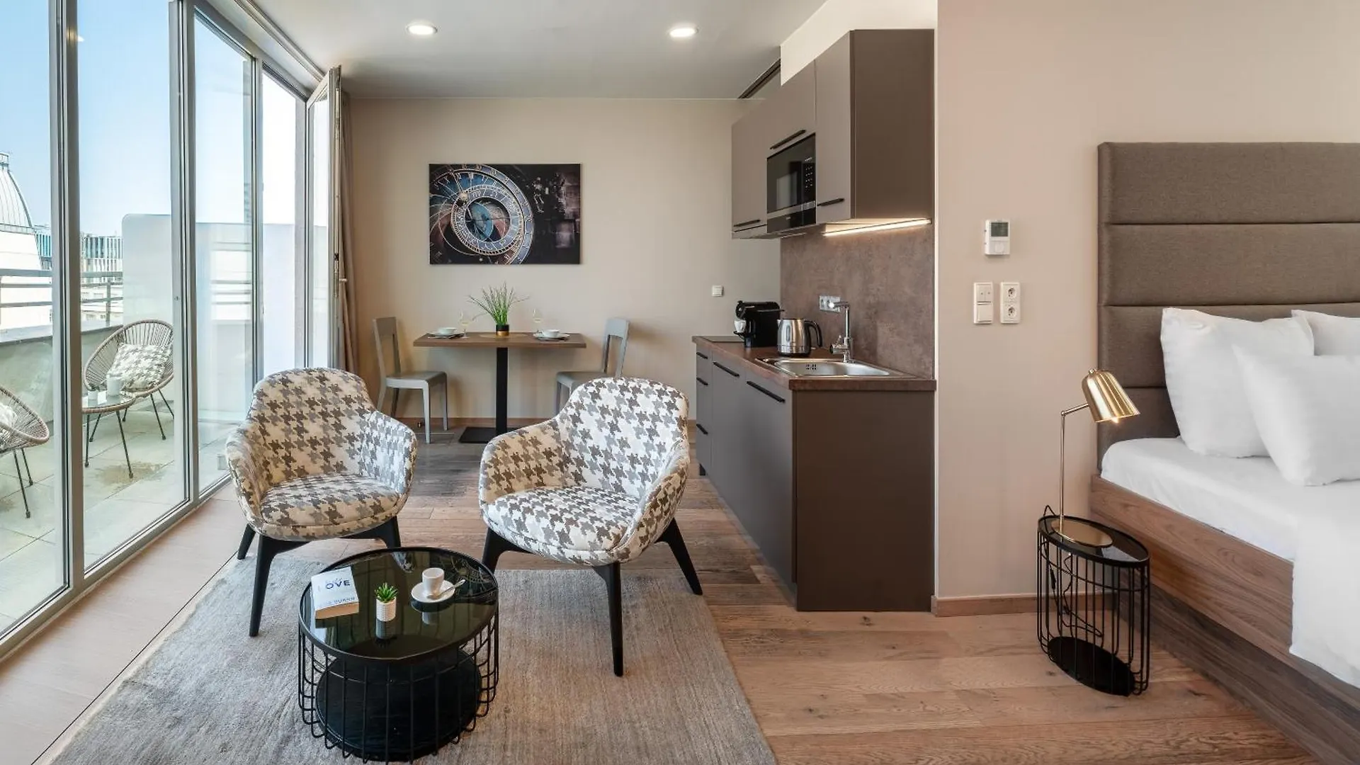 Vn17 Rooftop Suites By Adrez Praga Aparthotel